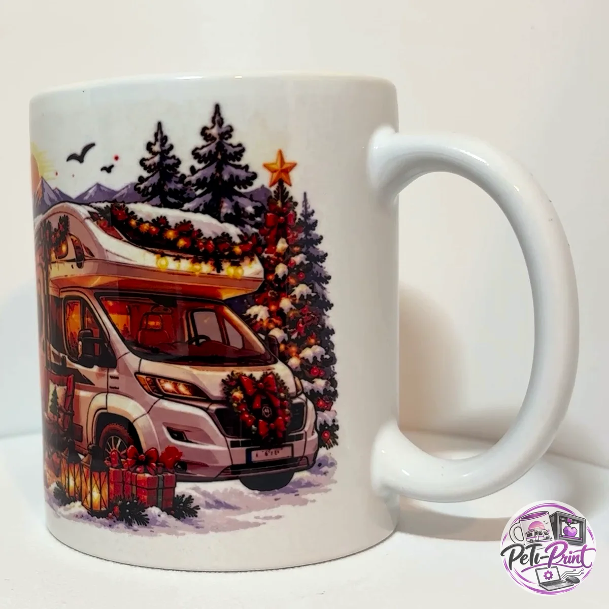 Camper-Tasse Wohnmobil Weihnachten – Rückseite mit verschneitem Wohnmobil