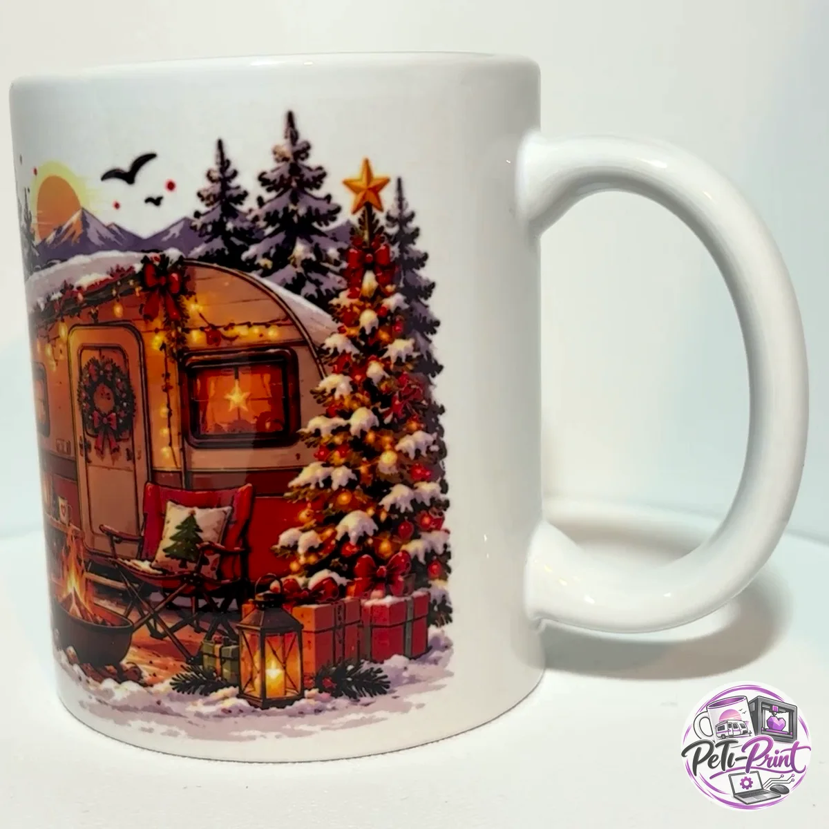 Camper-Tasse Wohnwagen Weihnachten – Rückseite mit verschneitem Wohnwagen