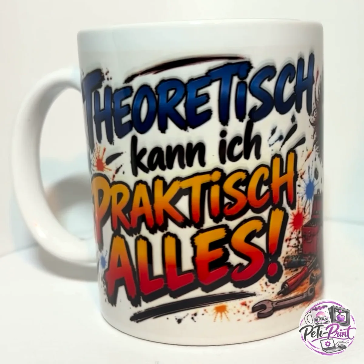 Tasse Theoretisch kann ich praktisch alles! – Vorderseite
